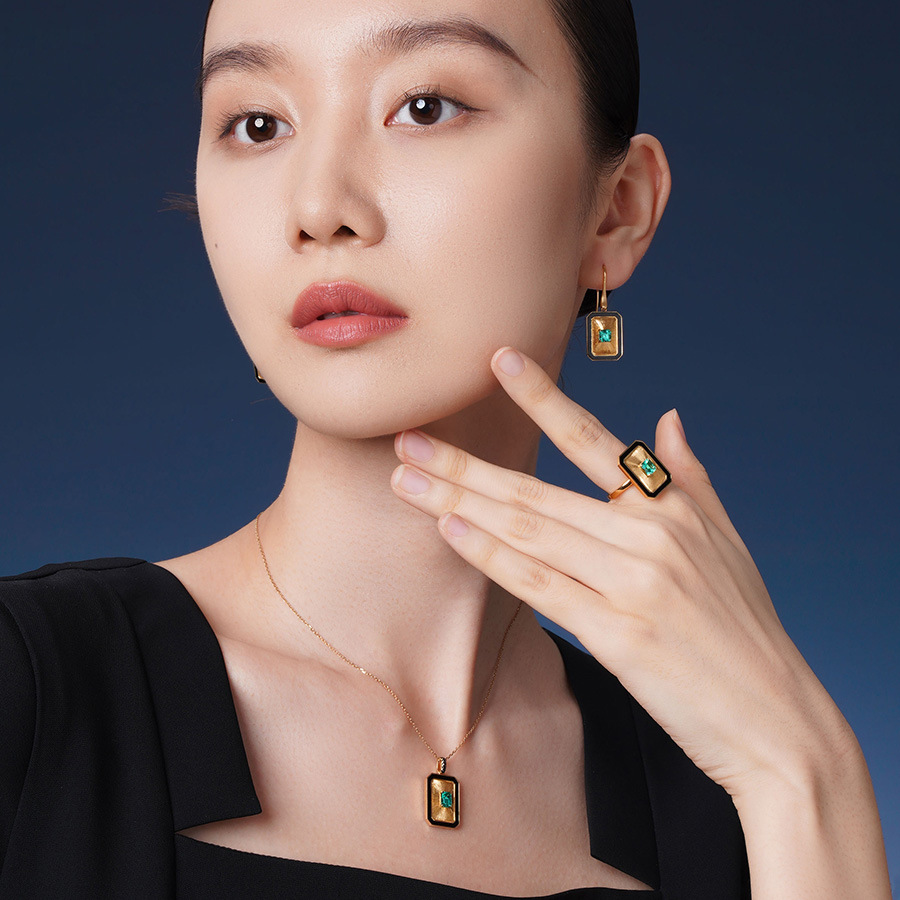 Młoda, luksusowa, zielona szaf – Vintage Fashion Earrings recenzja i cena