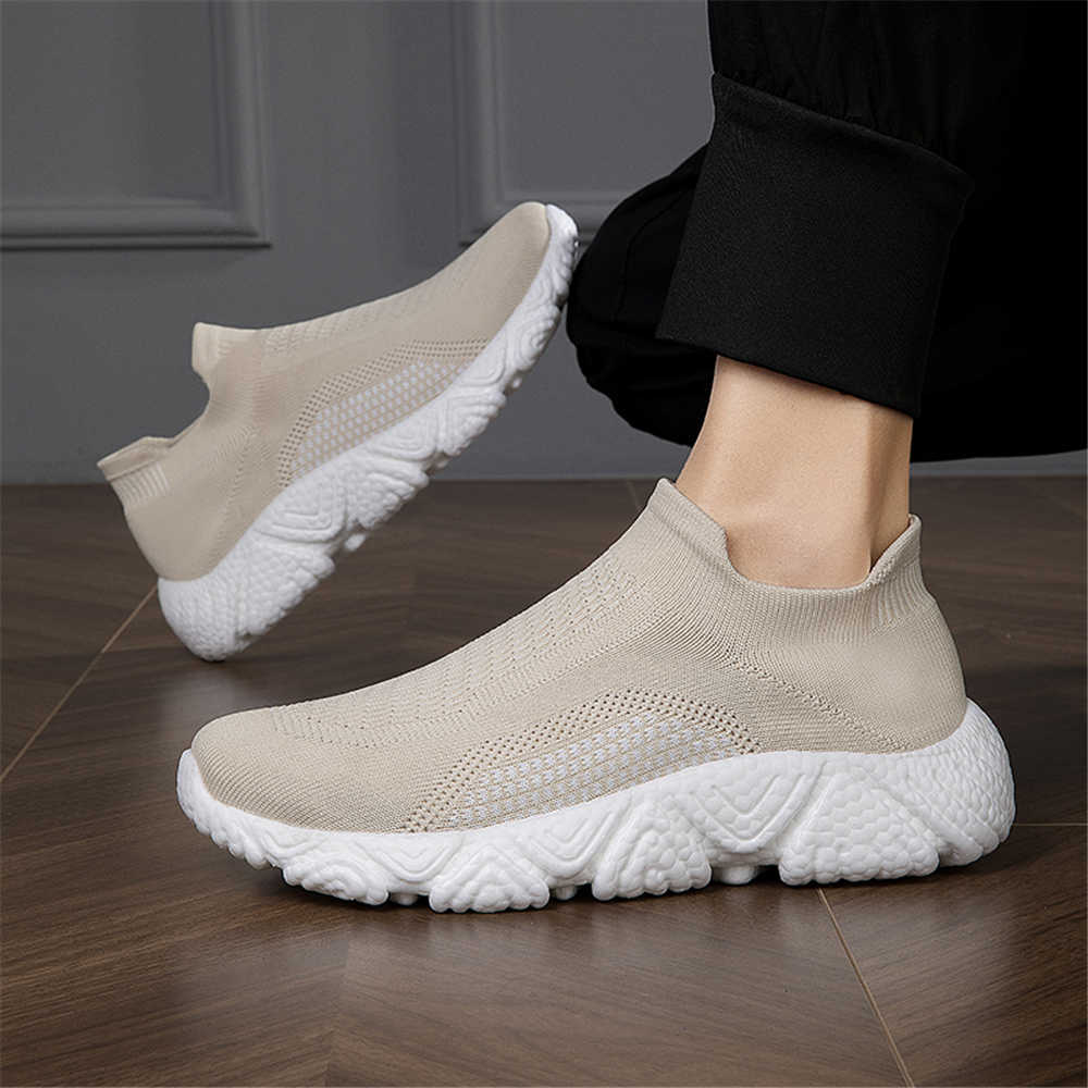Płaskie wyglądające sneakersy  – Vintage Fashion Collection recenzja i cena