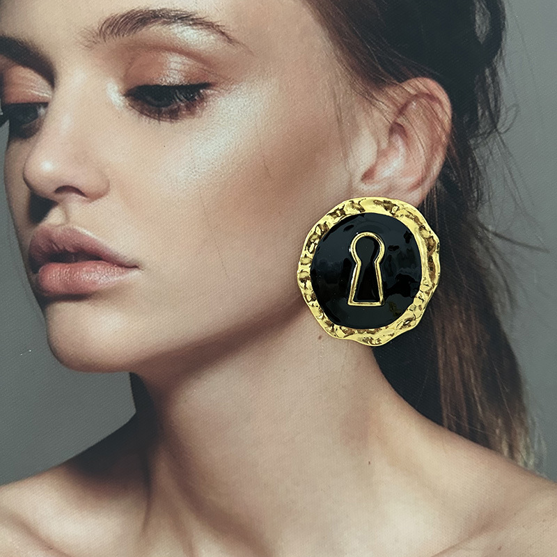 Przesadzone Czarne Emaliowane  – Vintage Fashion Collection recenzja i cena